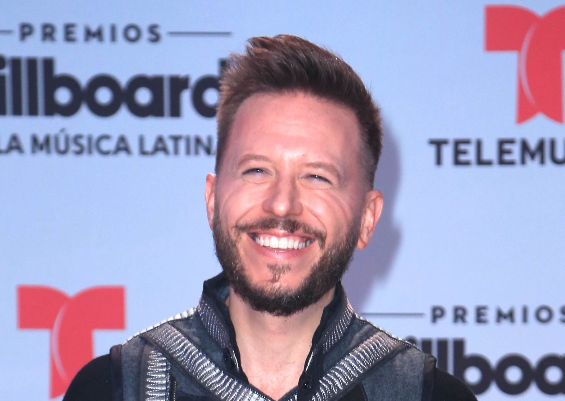 Noel Shajris de Sin Bandera te da una beca musical