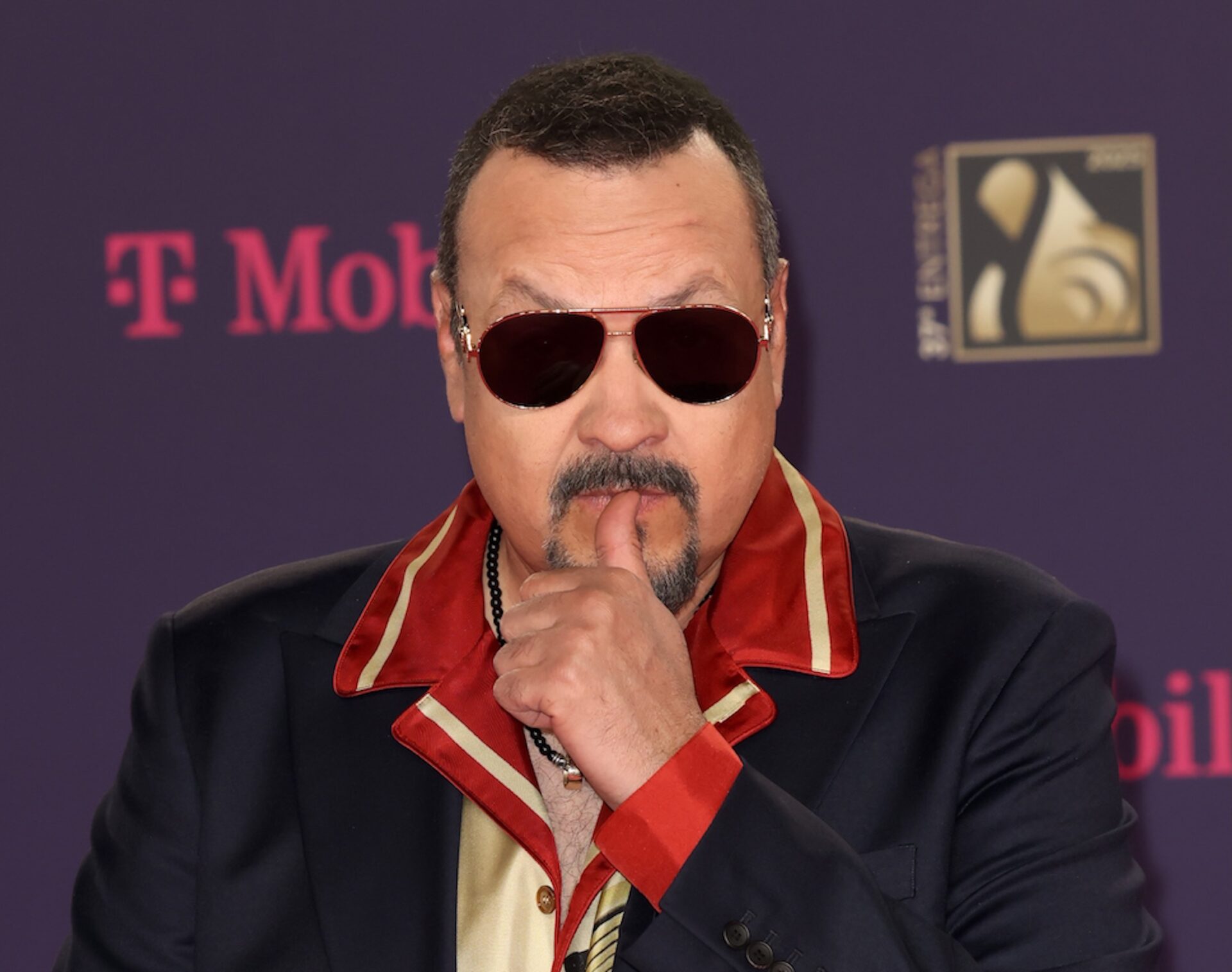 Pepe Aguilar crea IA para hablar con los muertos 