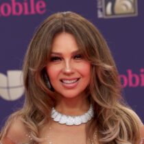 Thalía se toma selfies con sus ‘Marías’