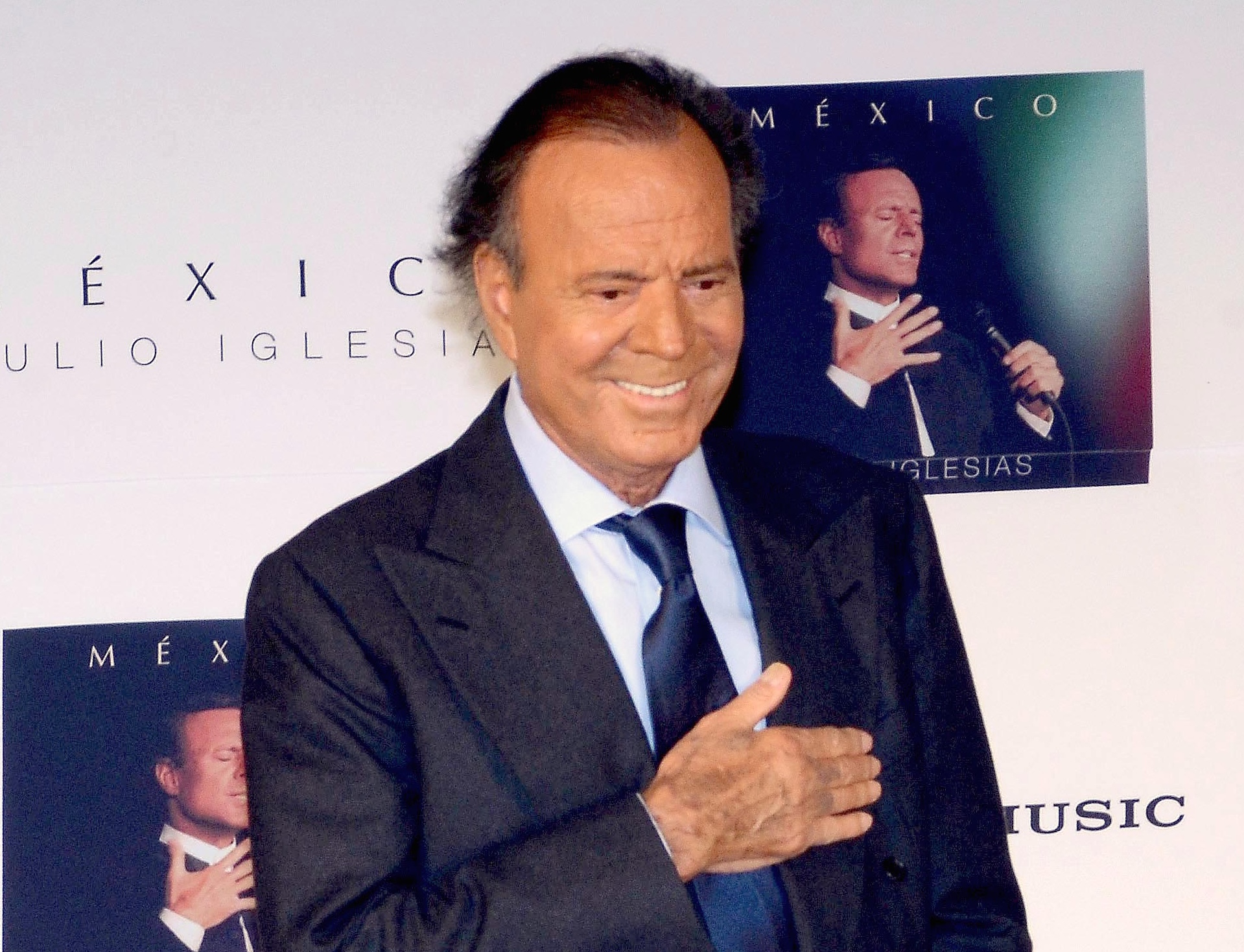 Archivan denuncia contra Julio Iglesias por agresión sexual