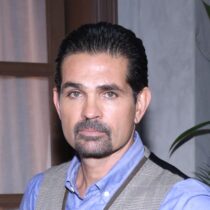 Ferdinando Valencia se embaraza por un día