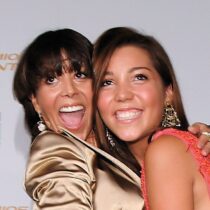 Frida Sofía cuenta cómo fue crecer con mamá Alejandra 