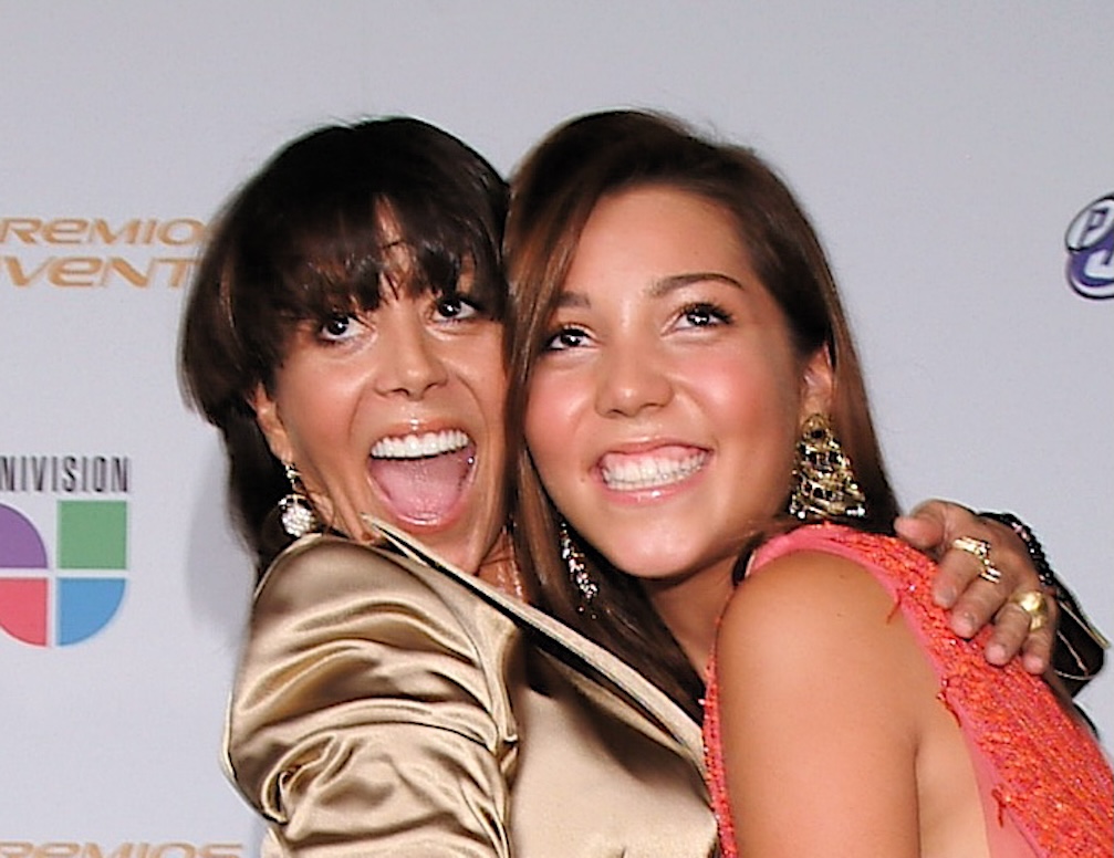 Frida Sofía cuenta cómo fue crecer con mamá Alejandra 