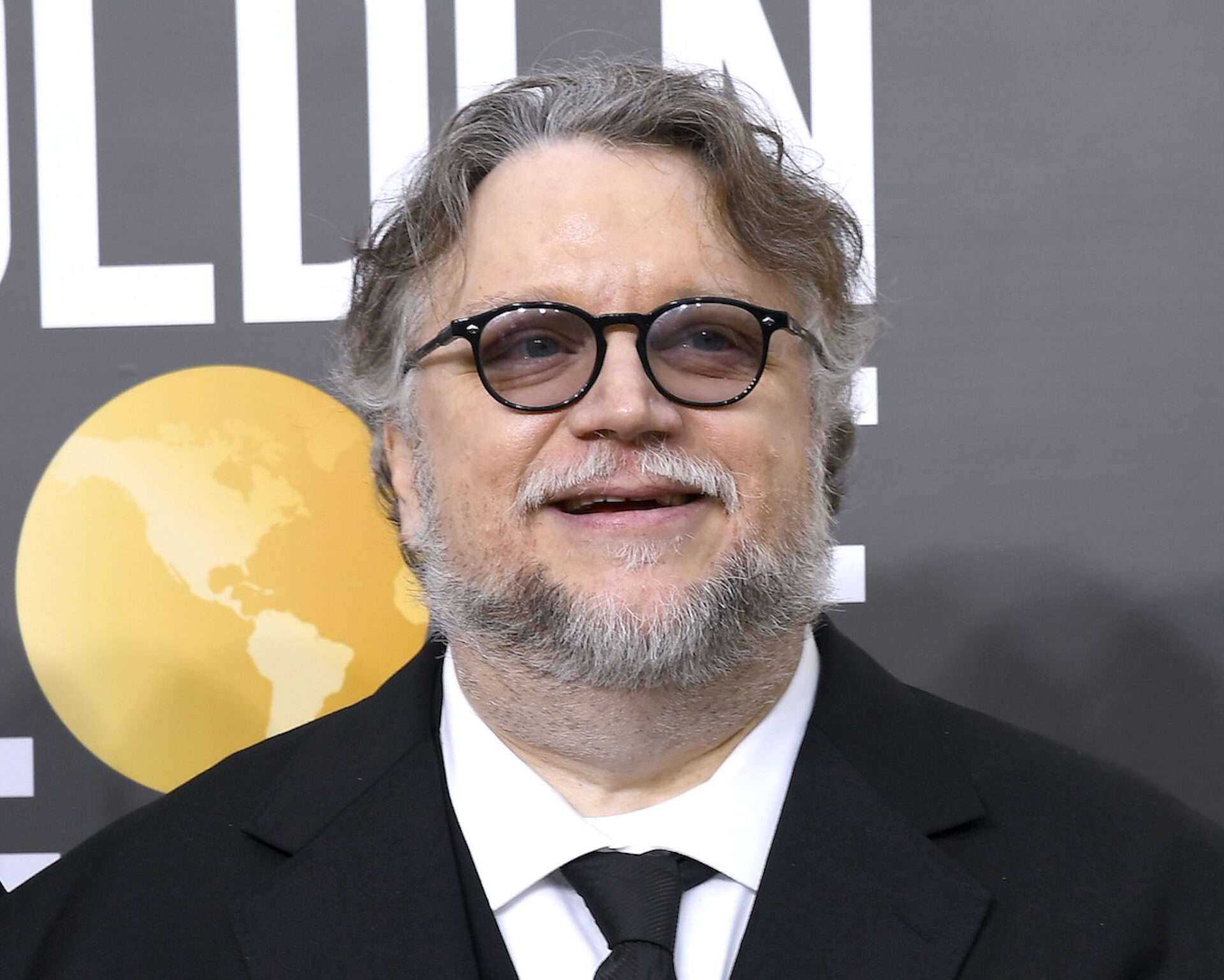Guillermo del Toro anuncia muerte de su hermano en entrega de premios