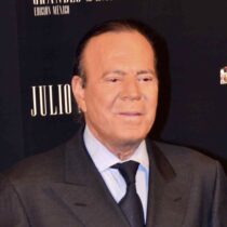 Julio Iglesias es acusado de abuso sexual