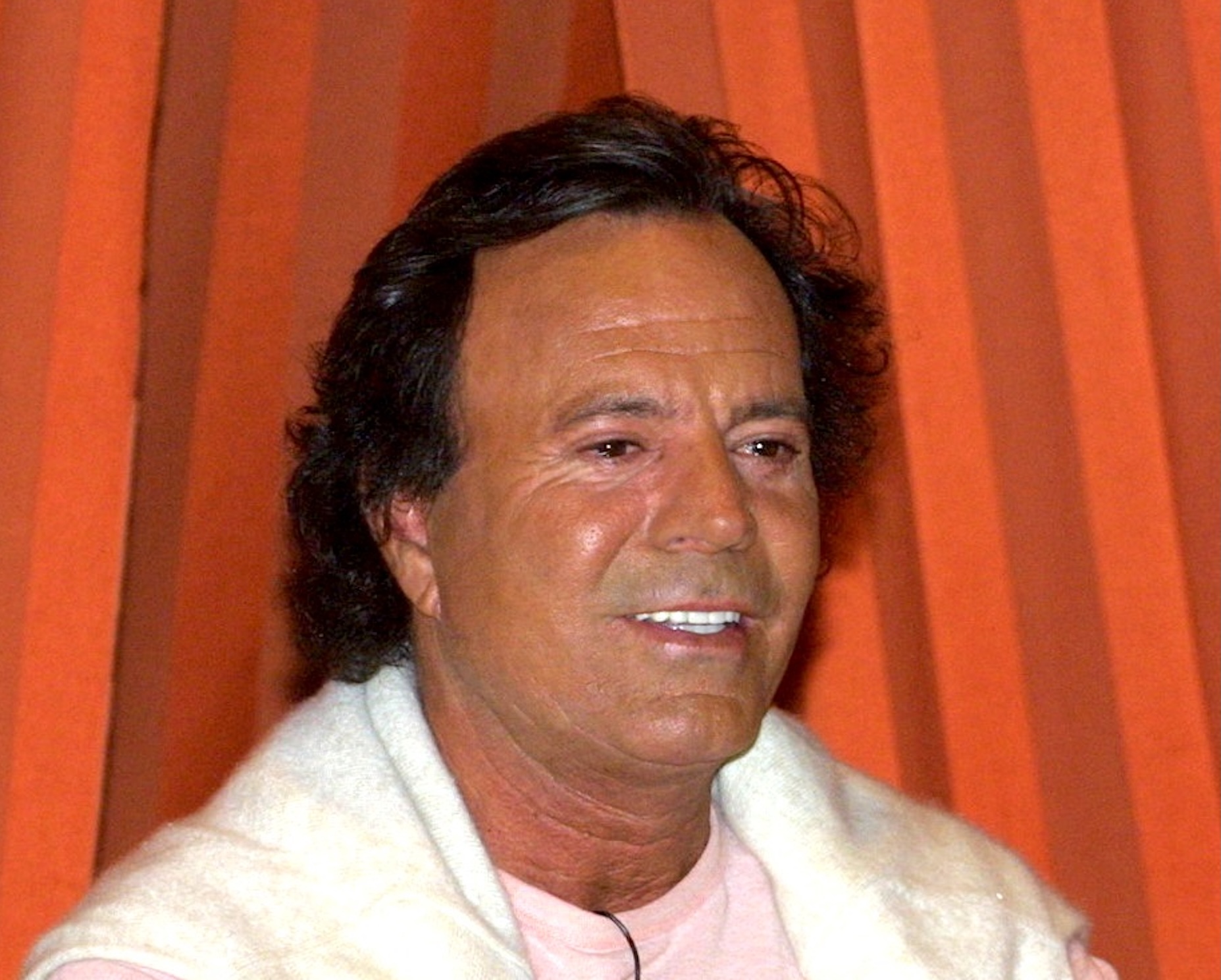 Julio Iglesias comparte chats viejos con su ex fisioterapeuta