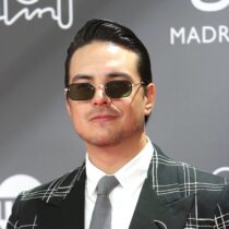 Vadhir Derbez hace dueto con su hermanita Aitana