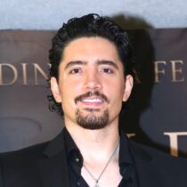 Alex Fernández prepara un dueto con su abuelo Chente 