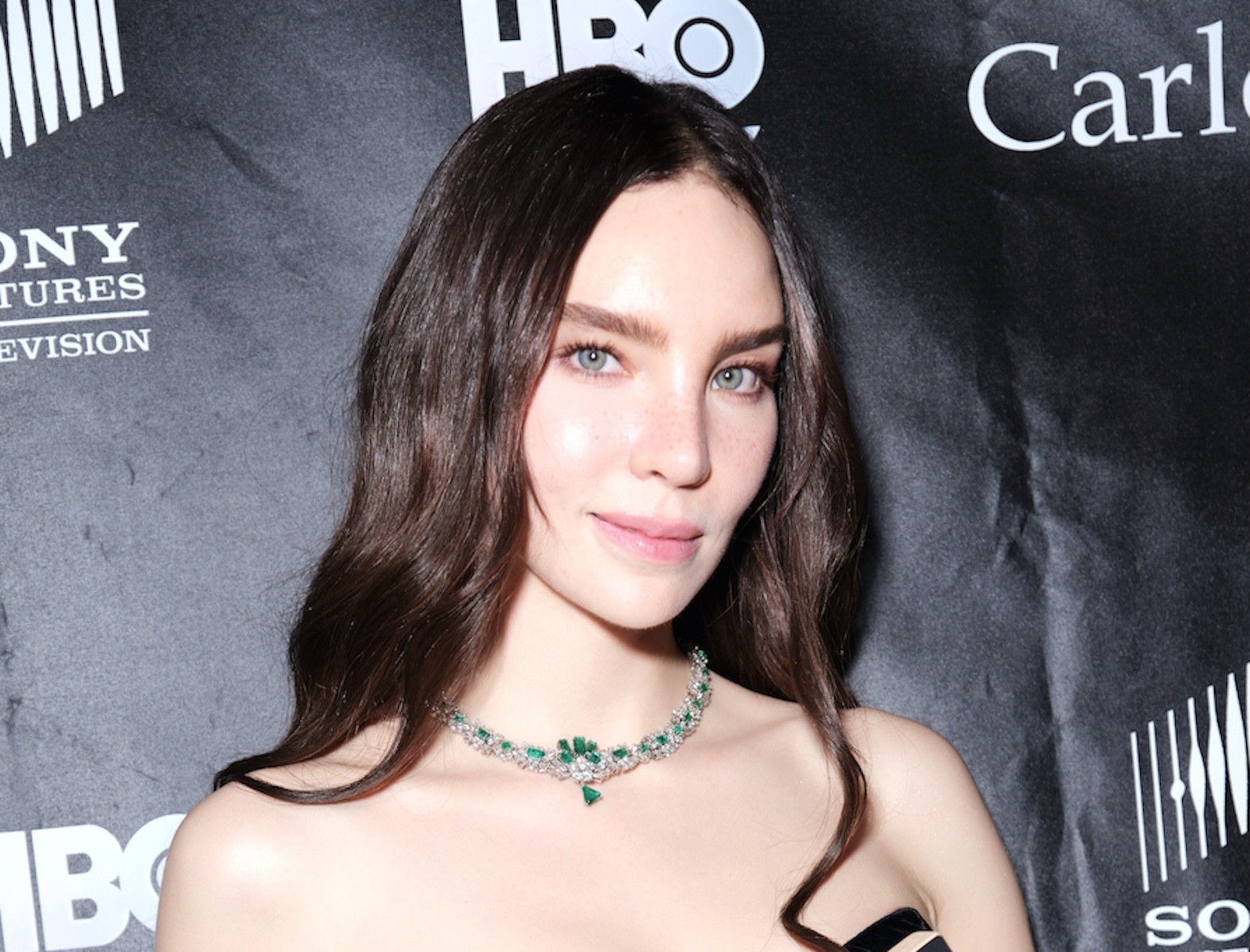 Belinda lleva tacos y mariachi al cast de ‘Carlota’ 