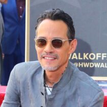 Marc Anthony responde a reclamo por no hablar español