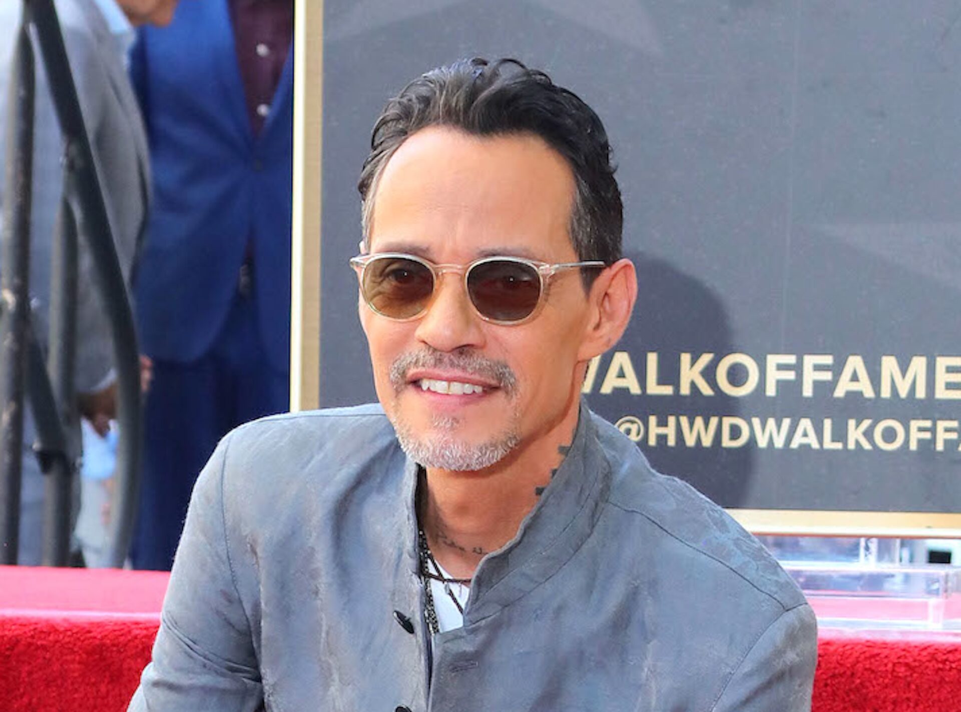 Marc Anthony responde a reclamo por no hablar español