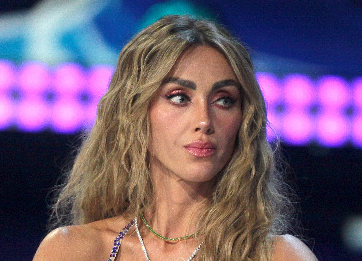 Anahí pide más empatía entre mujeres