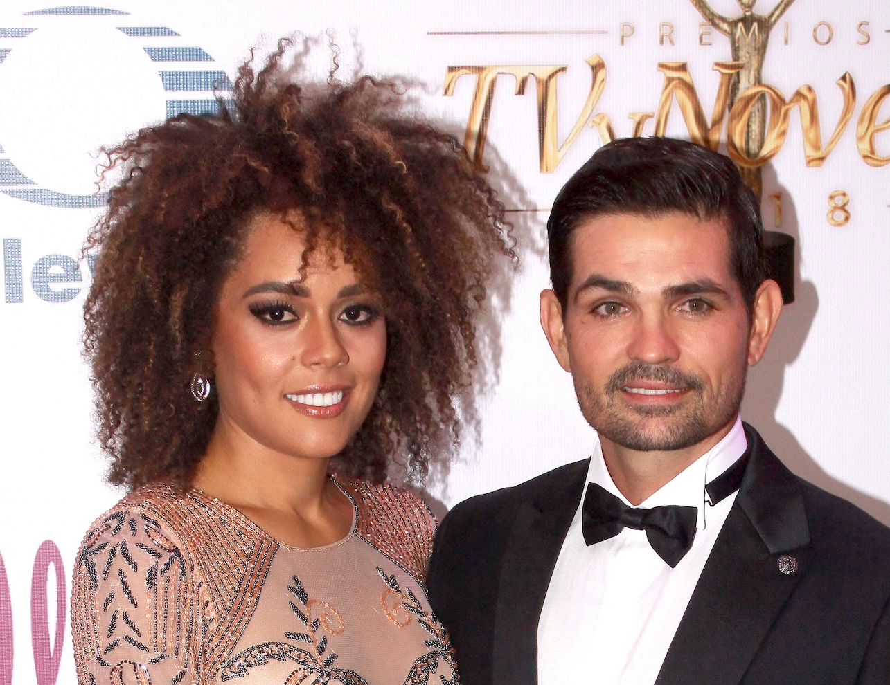 Ferdinando Valencia y su esposa presentan a su bebé arcoíris