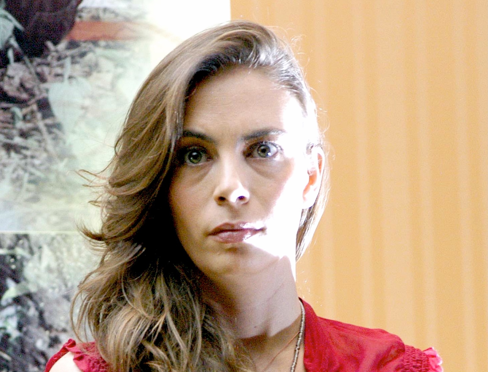 Sasha responde pregunta sobre sus padres y Luis de Llano