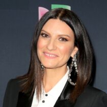 Laura Pausini se disculpa tras regañar a fans 