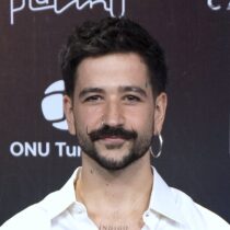 Camilo quiere que su hija se haga mexicana comiendo chile 