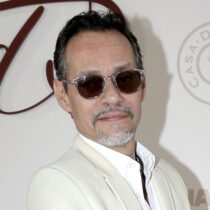 Marc Anthony canta junto a su padre