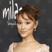 Ariana Grande prohíbe su música para campañas anti migrantes