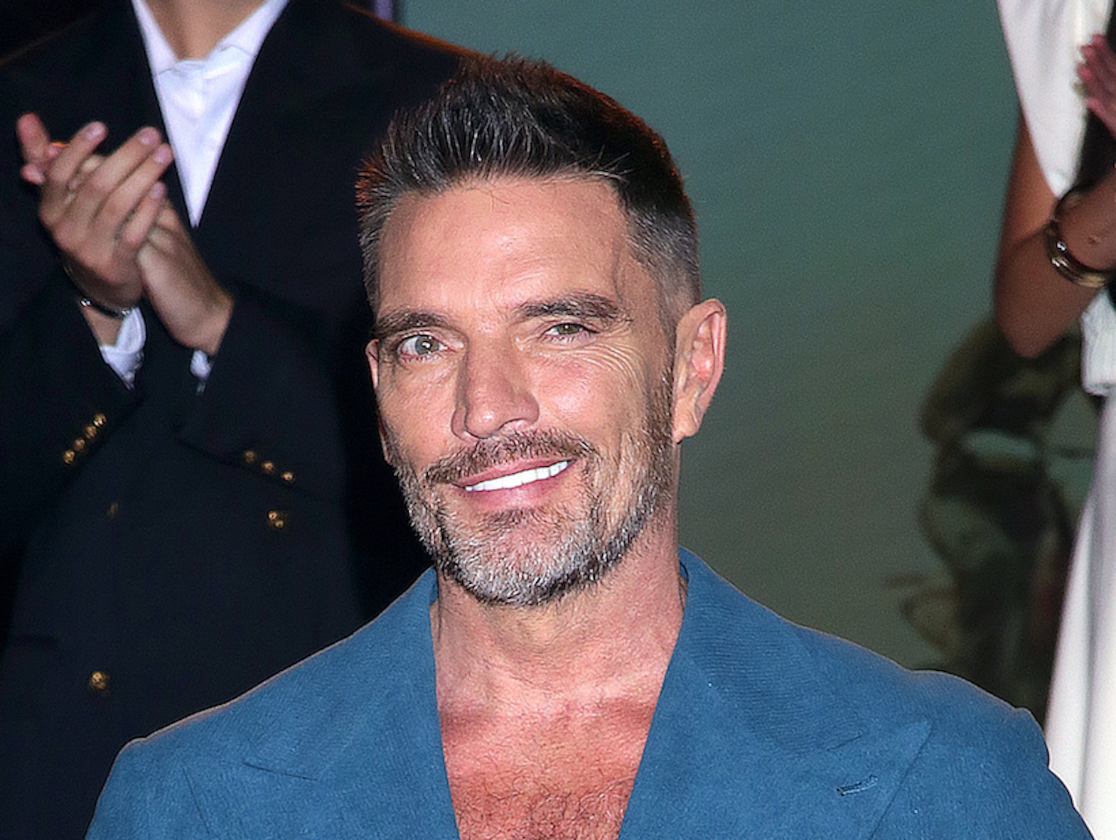 Julián Gil le regala a Messi una imagen de la Virgen de Guadalupe