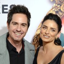 A Mauricio Ochmann y Aislinn Derbez se les da el co parenting  