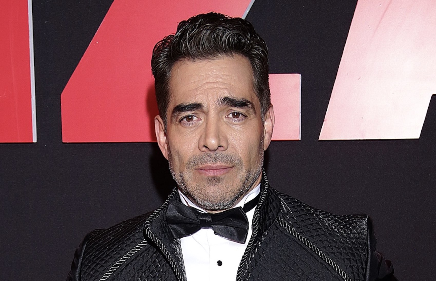 VIDEO: Omar Chaparro y Eugenio Derbez invitan a la tragicomedia animada