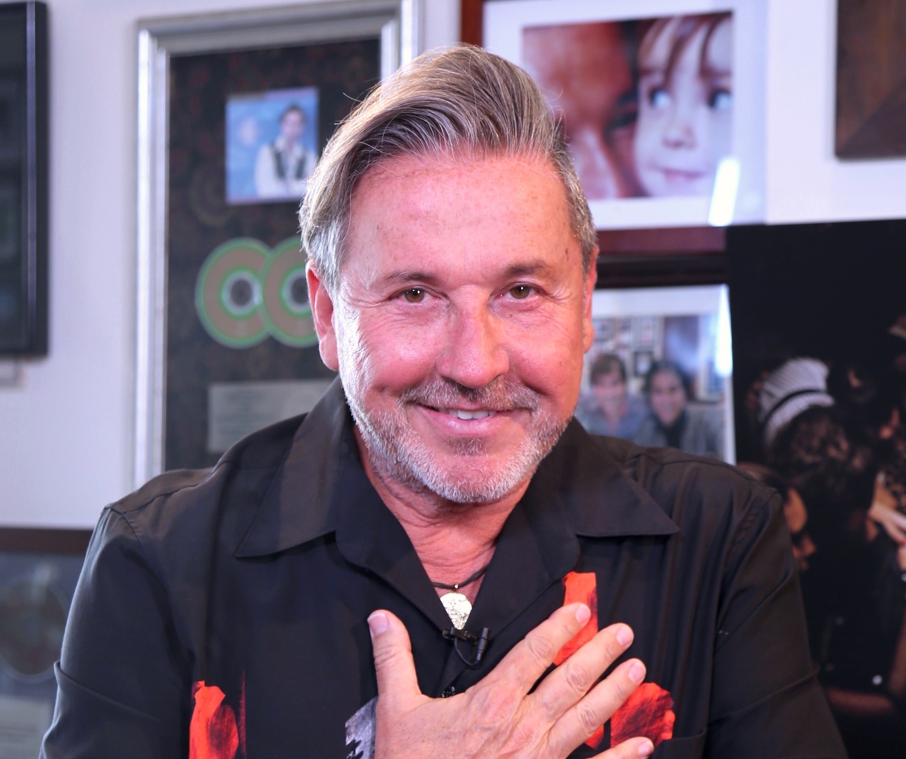 Ricardo Montaner cumple sueño de una fanática con cáncer