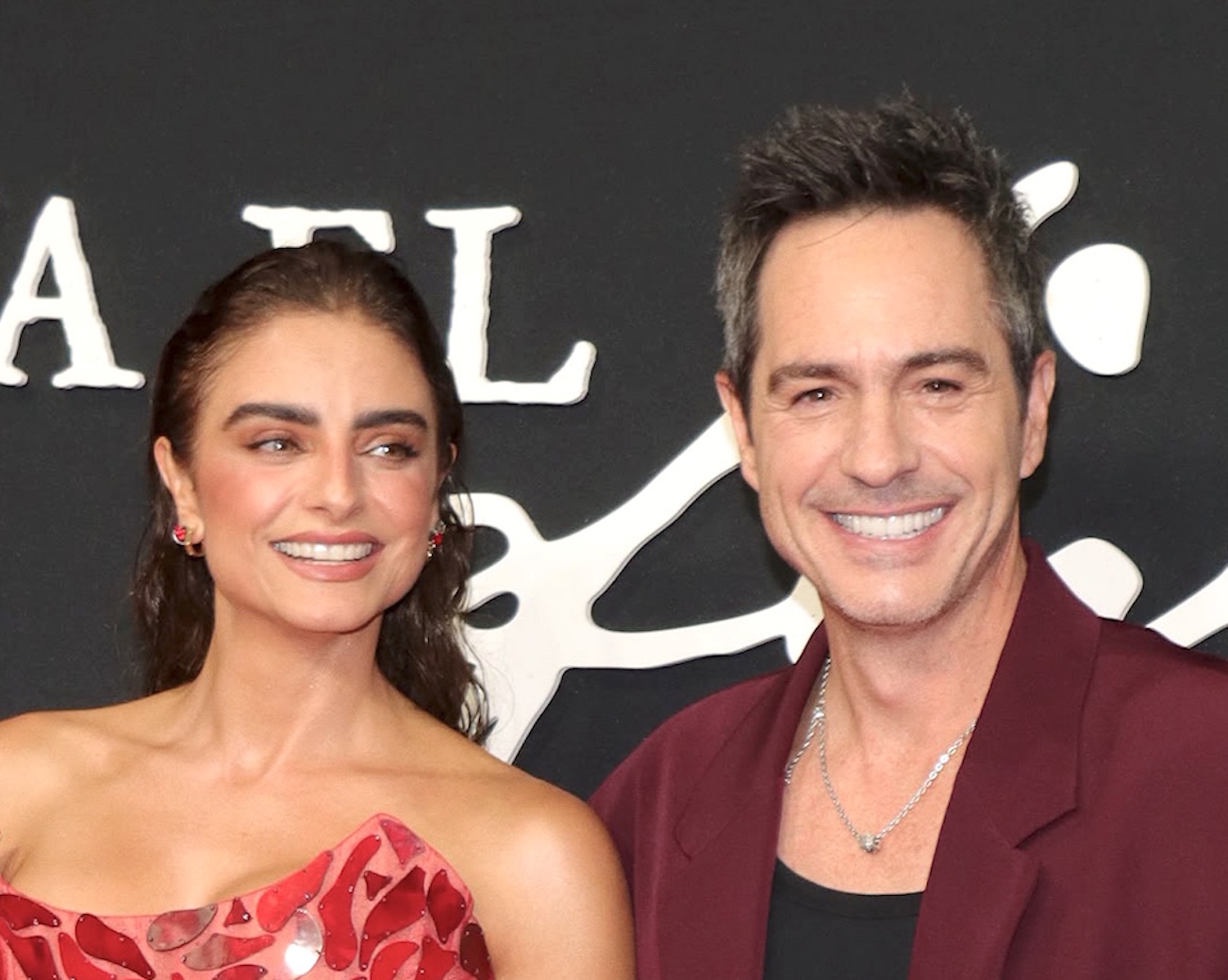 A Aislinn Derbez le dan risa los rumores de reconciliación con Mauricio Ochmann 