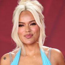 Karol G le regala su luna de miel a joven pareja 