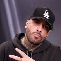 Nicky Jam lleva ayuda a Venezuela en su avión 