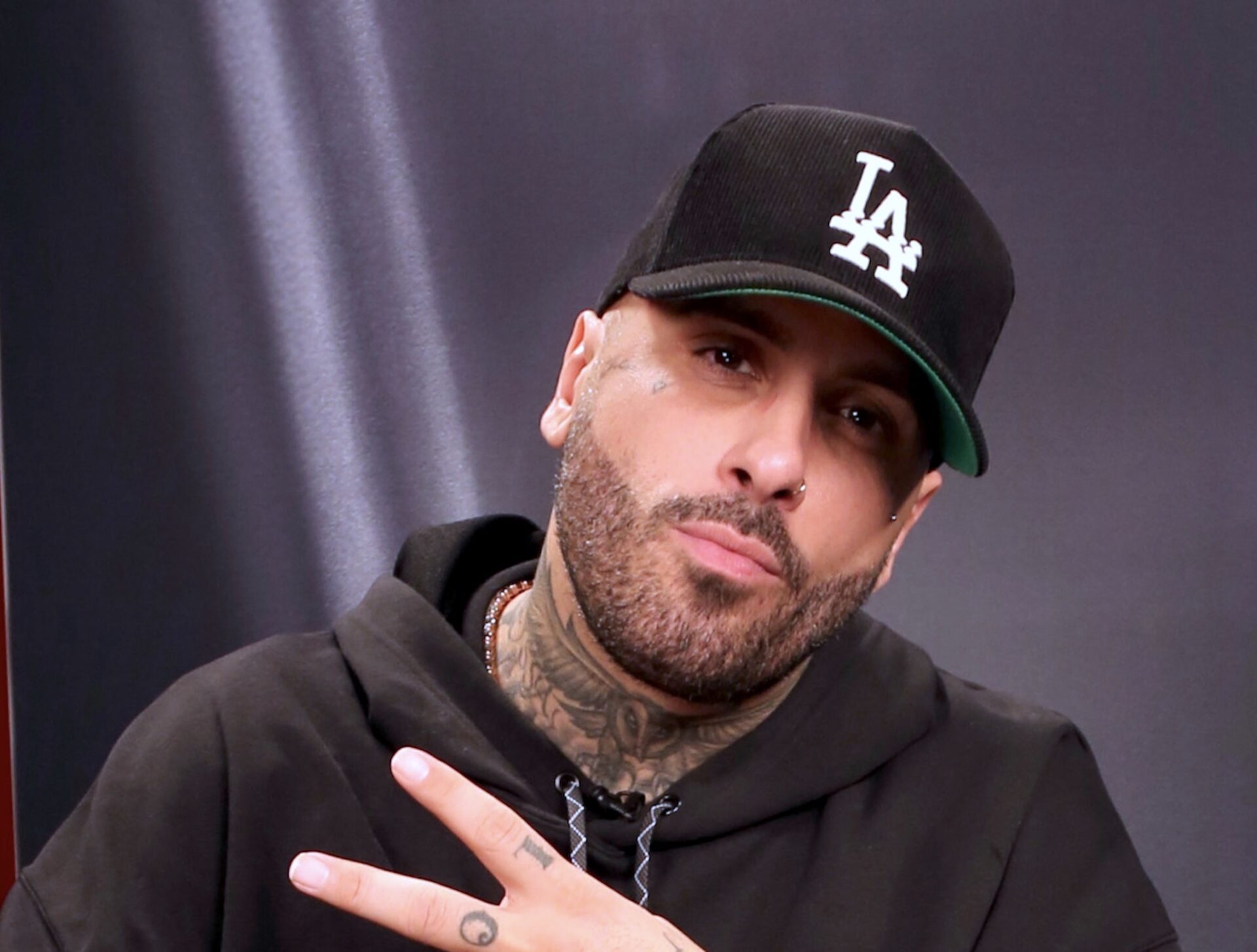 Nicky Jam lleva ayuda a Venezuela en su avión 