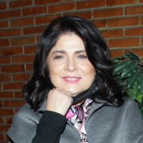 Victoria Ruffo justifica el uso de silla de ruedas