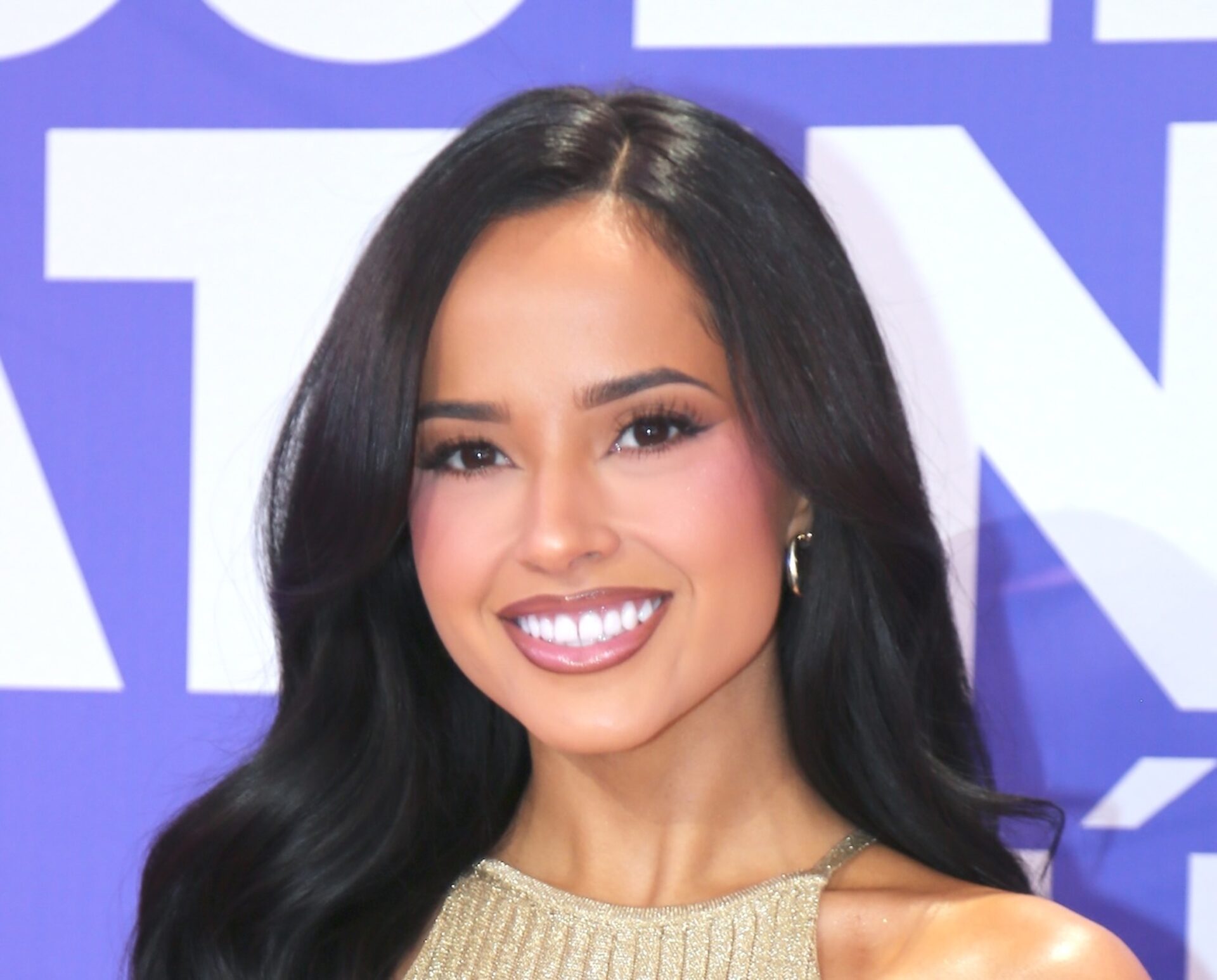 Becky G está orgullosa de hablar spanglish  