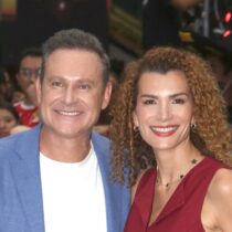 Cristina Bernal le canta a Alan Tacher para que no se duerma