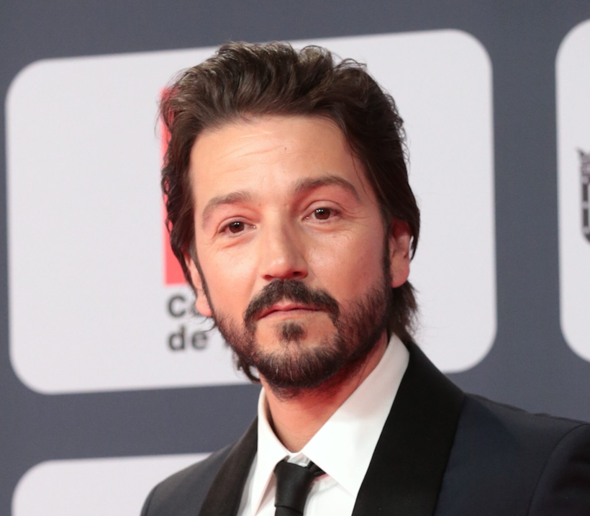 Diego Luna pide analizar lo que los migrantes dejan atrás  