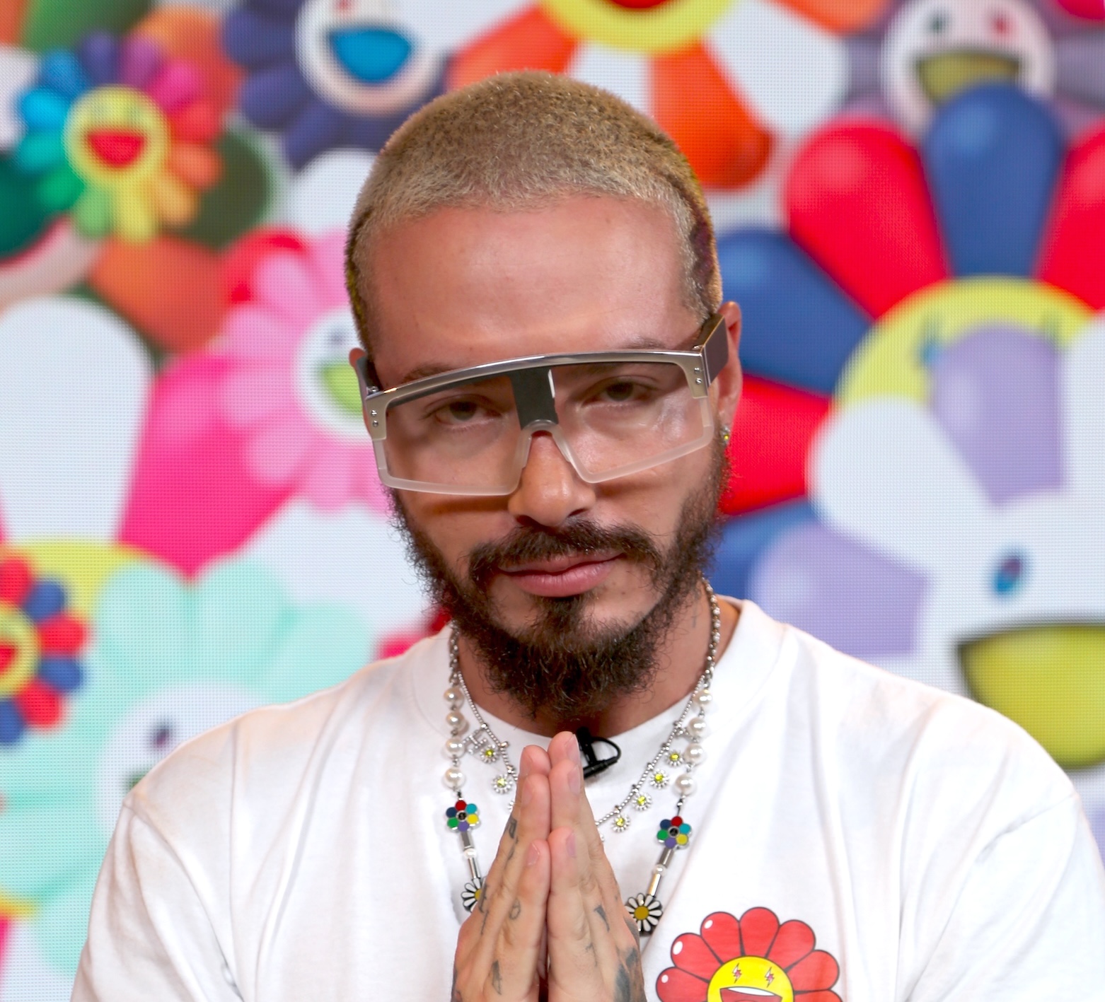 J Balvin ofrece vuelos para ayudar a Colombia 