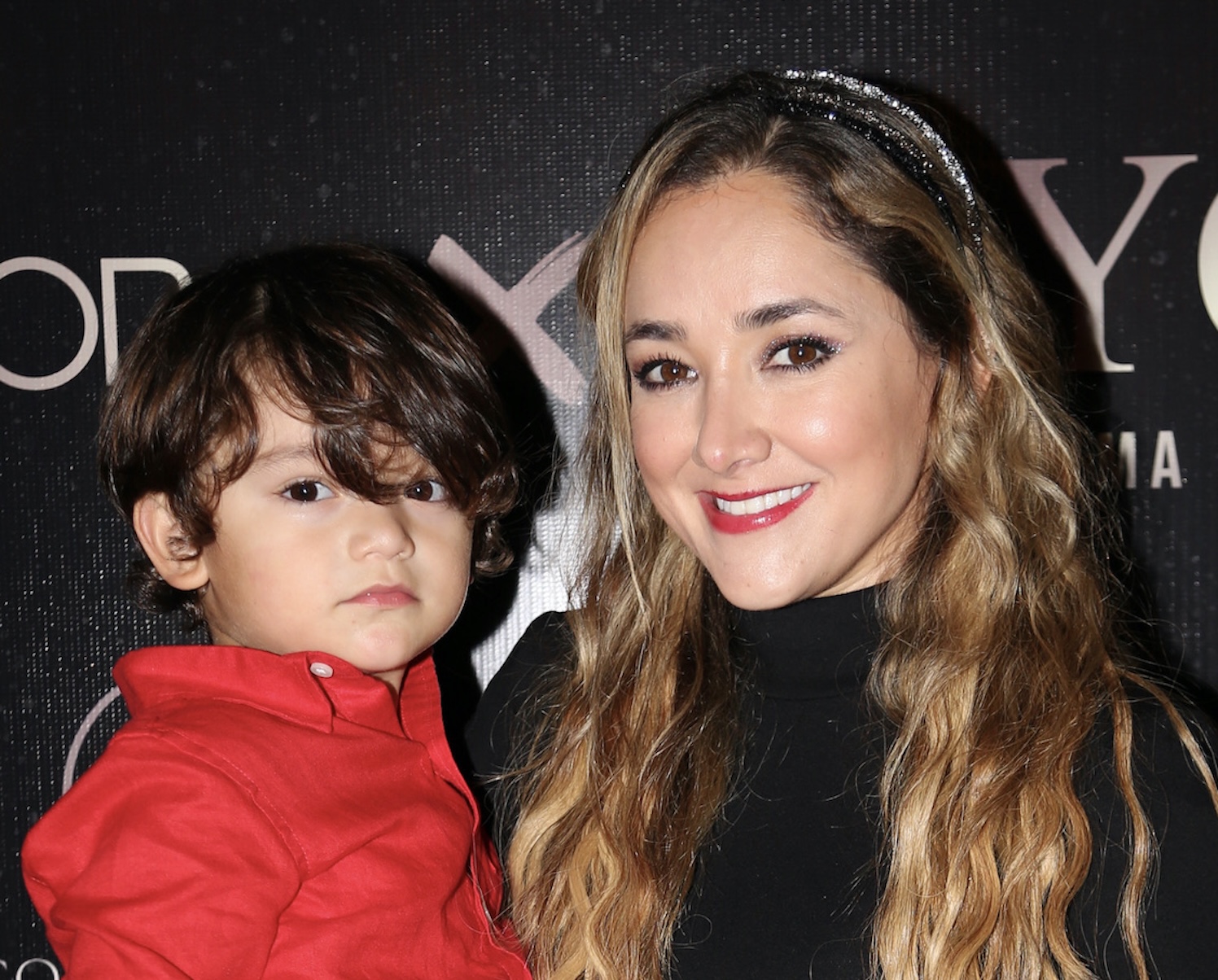 Hijo de Sherlyn es un mini empresario 