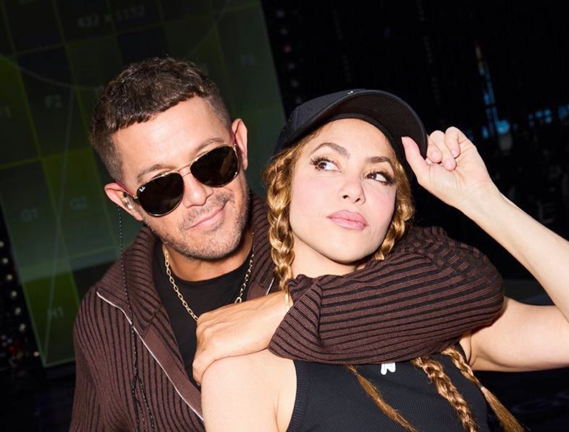 Alejandro Sanz aboga unión de lo hispano y lo latino tras cantar con Shakira