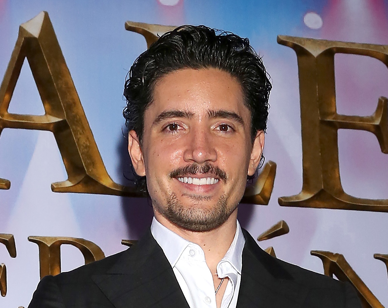 Alex Fernández es hospitalizado de emergencia