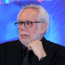 Detienen a Luis de Llano