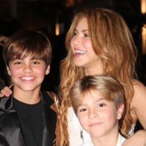 Shakira habla catalán con sus hijos para que otros no les entiendan